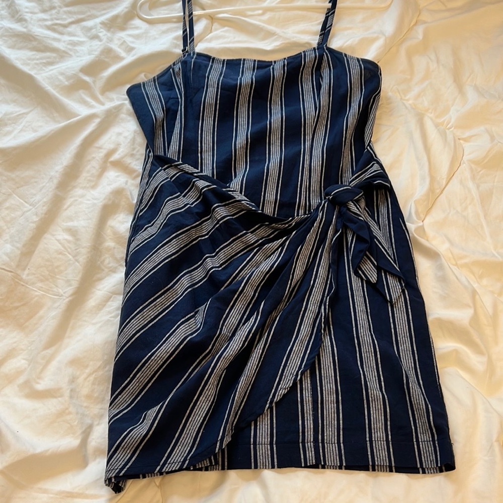 FOREVER 21 WRAP DRESS